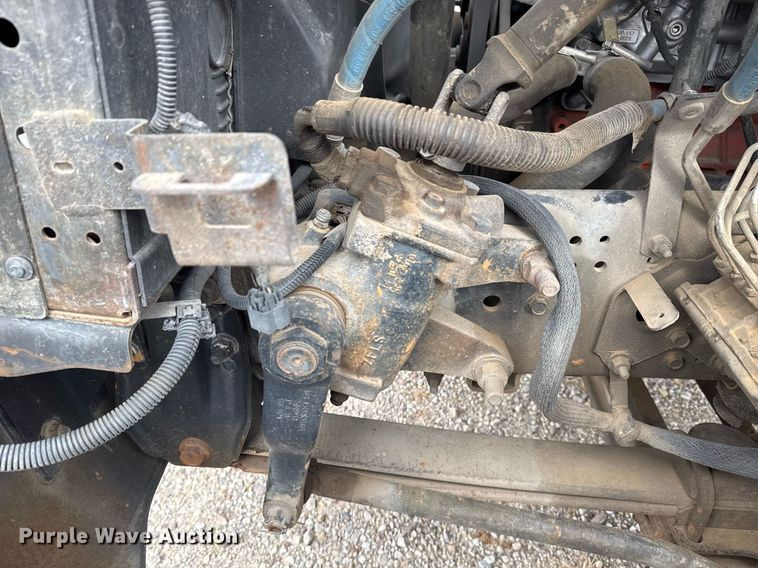 image for item EG7900 2004 Chevrolet C6500 truck cab and chassis