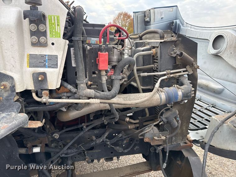 image for item EG7900 2004 Chevrolet C6500 truck cab and chassis