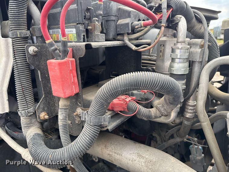 image for item EG7900 2004 Chevrolet C6500 truck cab and chassis