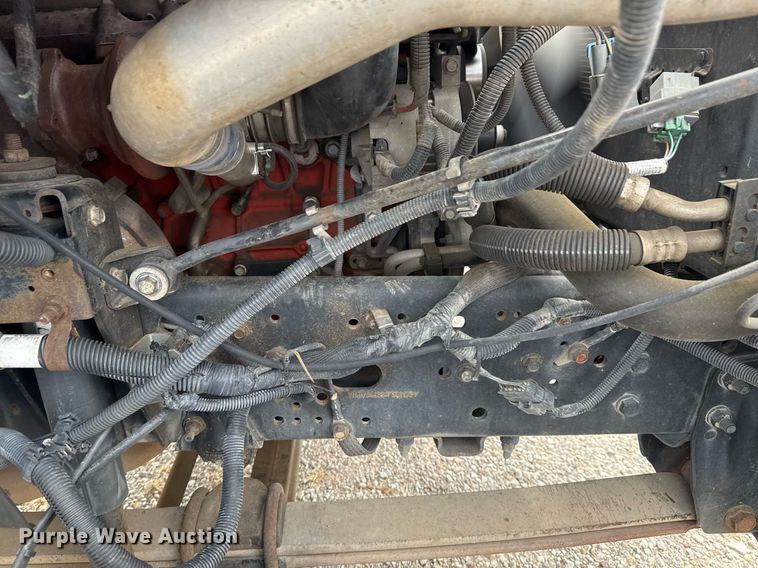 image for item EG7900 2004 Chevrolet C6500 truck cab and chassis