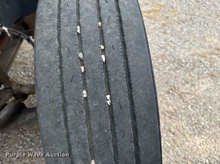 image for item EG7900 2004 Chevrolet C6500 truck cab and chassis