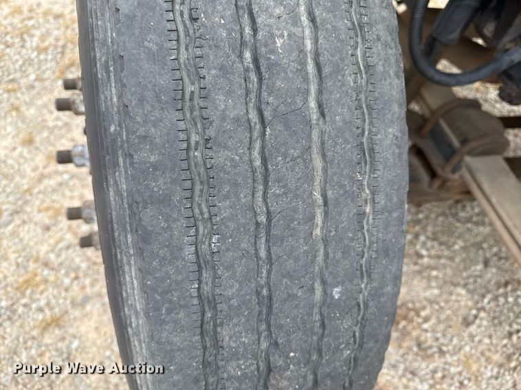 image for item EG7900 2004 Chevrolet C6500 truck cab and chassis