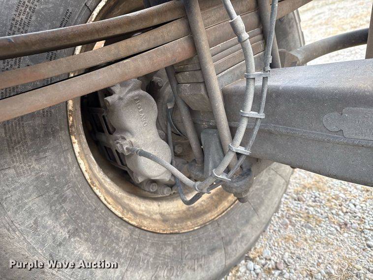 image for item EG7900 2004 Chevrolet C6500 truck cab and chassis