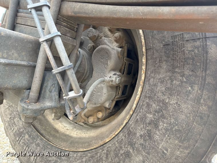 image for item EG7900 2004 Chevrolet C6500 truck cab and chassis