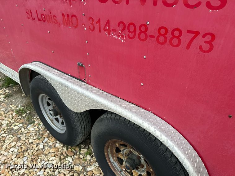 image for item EH7337 2002 Wells Cargo enclosed cargo trailer