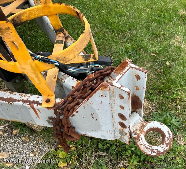 image for item EH7337 2002 Wells Cargo enclosed cargo trailer