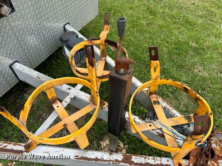 image for item EH7337 2002 Wells Cargo enclosed cargo trailer