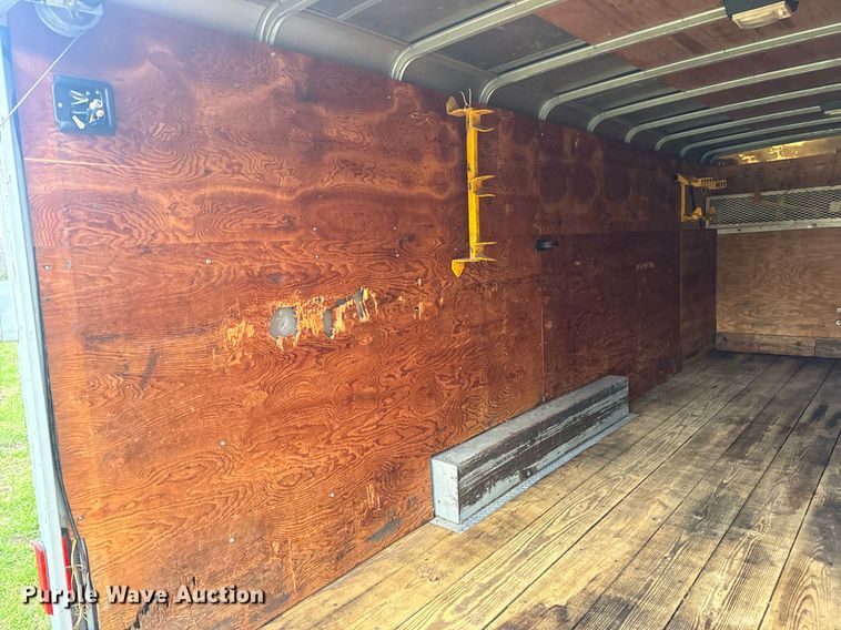 image for item EH7337 2002 Wells Cargo enclosed cargo trailer