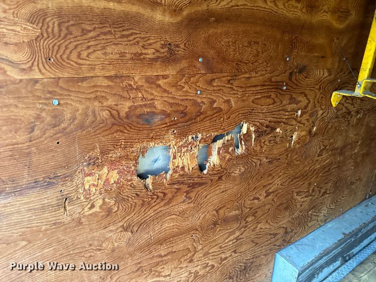 image for item EH7337 2002 Wells Cargo enclosed cargo trailer