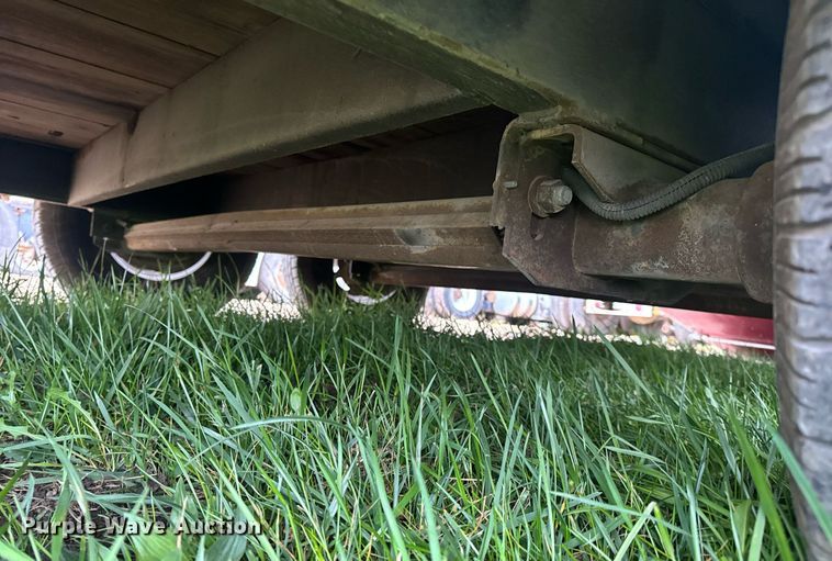 image for item EH7337 2002 Wells Cargo enclosed cargo trailer