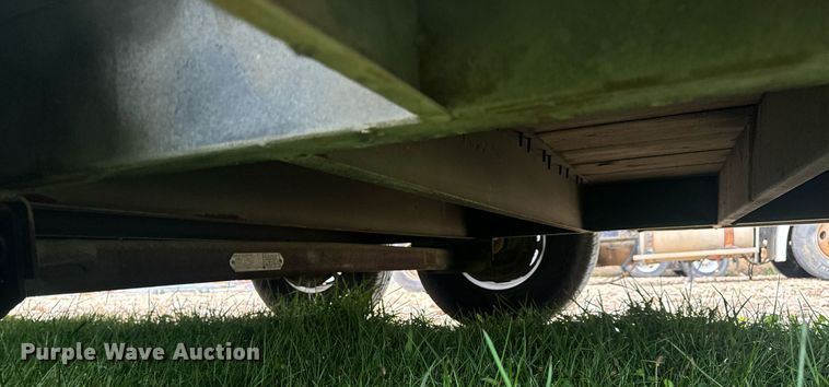 image for item EH7337 2002 Wells Cargo enclosed cargo trailer