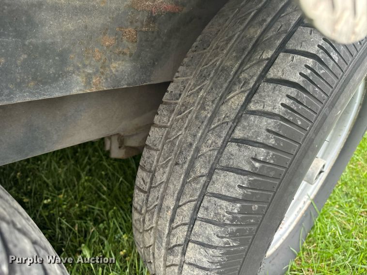 image for item EH7337 2002 Wells Cargo enclosed cargo trailer