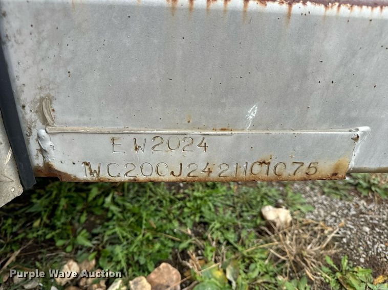 image for item EH7337 2002 Wells Cargo enclosed cargo trailer