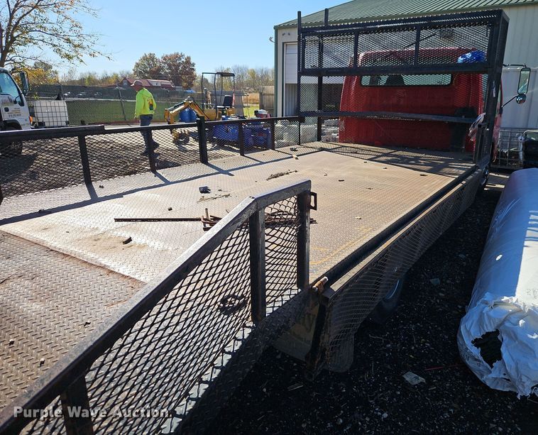 image for item EI8533 2007 Isuzu  NPR flatbed truck