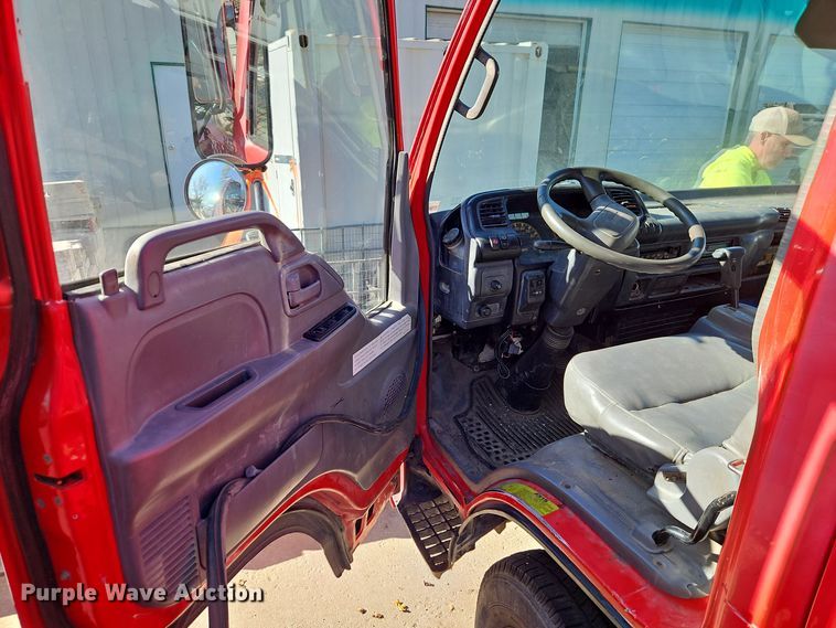 image for item EI8533 2007 Isuzu  NPR flatbed truck