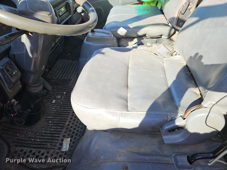 image for item EI8533 2007 Isuzu  NPR flatbed truck