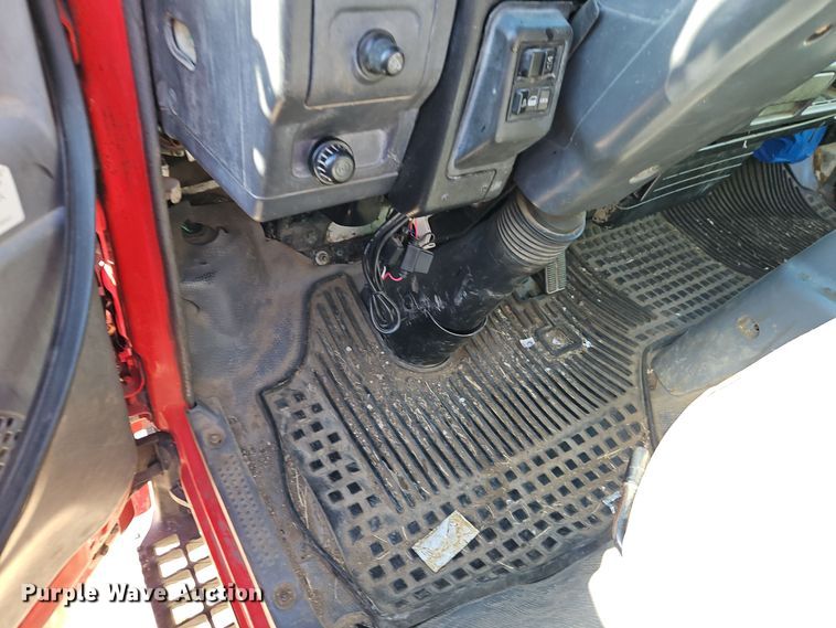 image for item EI8533 2007 Isuzu  NPR flatbed truck