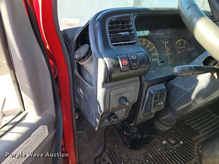 image for item EI8533 2007 Isuzu  NPR flatbed truck