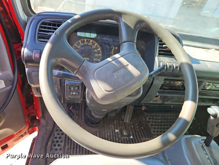 image for item EI8533 2007 Isuzu  NPR flatbed truck