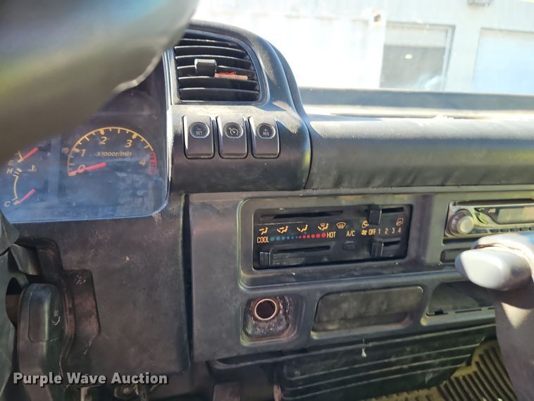 image for item EI8533 2007 Isuzu  NPR flatbed truck