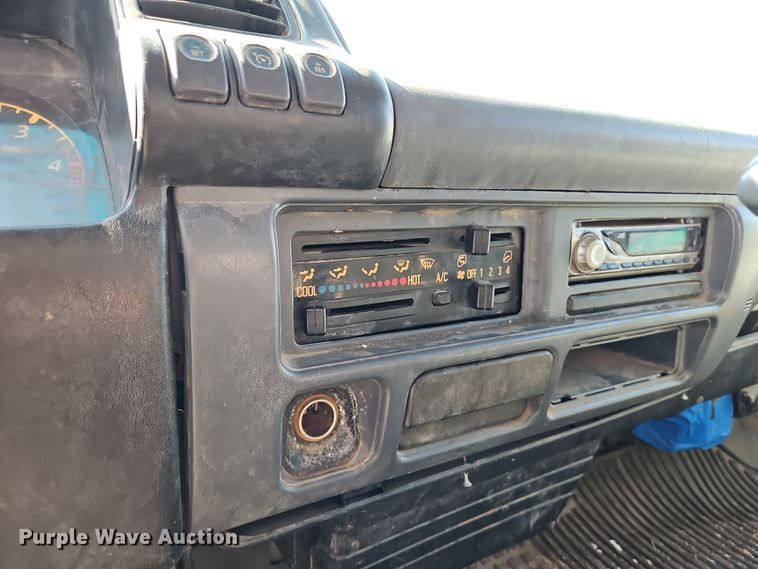 image for item EI8533 2007 Isuzu  NPR flatbed truck