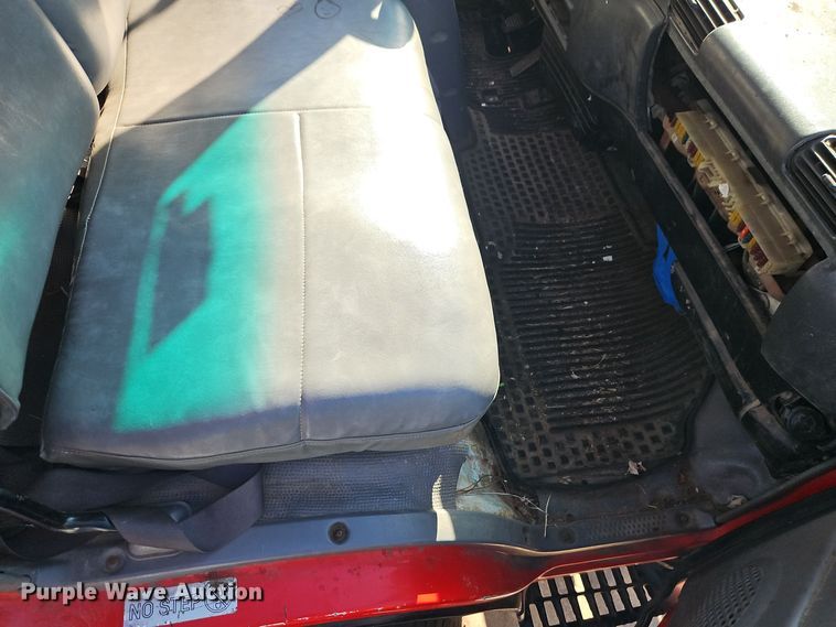 image for item EI8533 2007 Isuzu  NPR flatbed truck