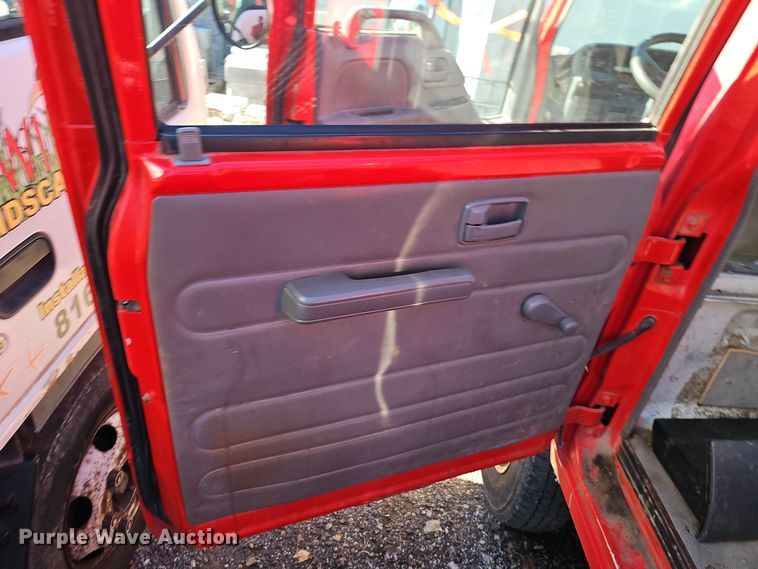 image for item EI8533 2007 Isuzu  NPR flatbed truck