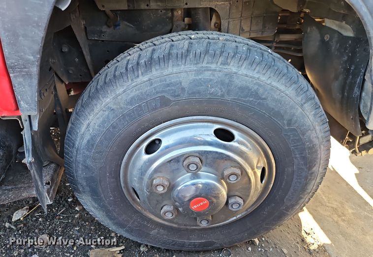 image for item EI8533 2007 Isuzu  NPR flatbed truck