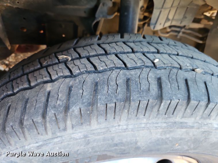 image for item EI8533 2007 Isuzu  NPR flatbed truck