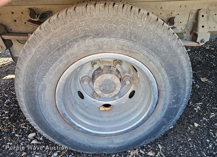 image for item EI8533 2007 Isuzu  NPR flatbed truck