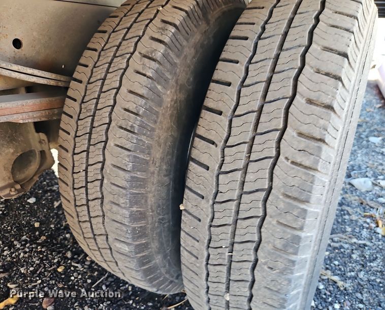 image for item EI8533 2007 Isuzu  NPR flatbed truck