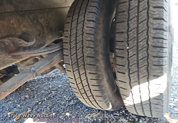 image for item EI8533 2007 Isuzu  NPR flatbed truck