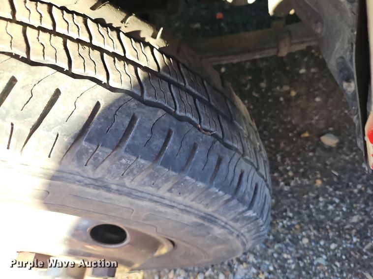 image for item EI8533 2007 Isuzu  NPR flatbed truck