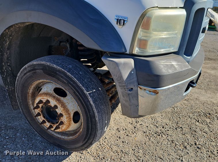 image for item EI8588 2007 Ford F450 Super Duty XL flatbed truck