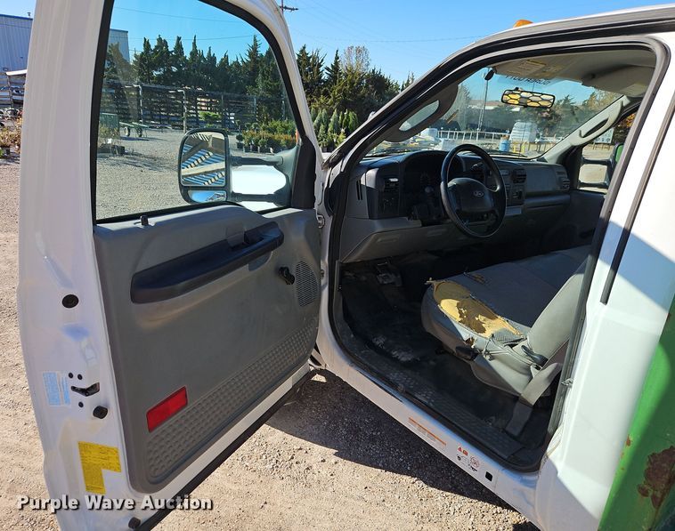 image for item EI8588 2007 Ford F450 Super Duty XL flatbed truck