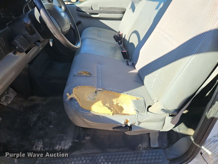 image for item EI8588 2007 Ford F450 Super Duty XL flatbed truck