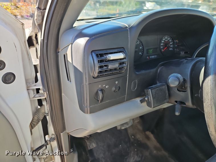 image for item EI8588 2007 Ford F450 Super Duty XL flatbed truck