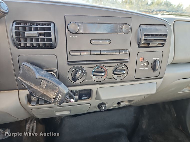 image for item EI8588 2007 Ford F450 Super Duty XL flatbed truck