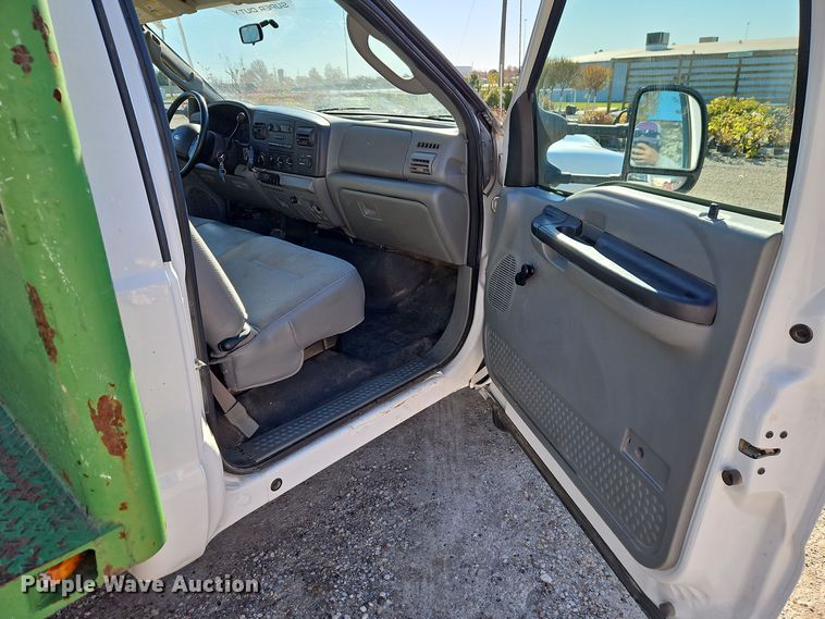 image for item EI8588 2007 Ford F450 Super Duty XL flatbed truck