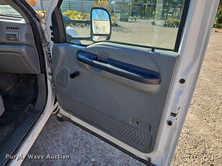 image for item EI8588 2007 Ford F450 Super Duty XL flatbed truck