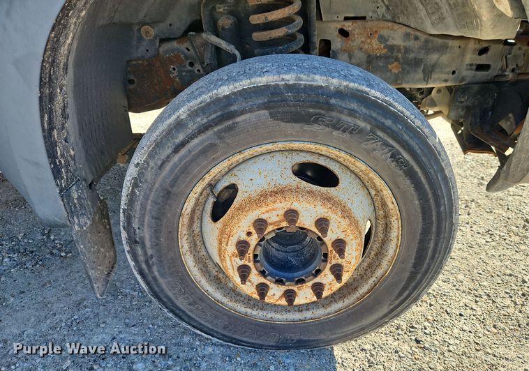 image for item EI8588 2007 Ford F450 Super Duty XL flatbed truck