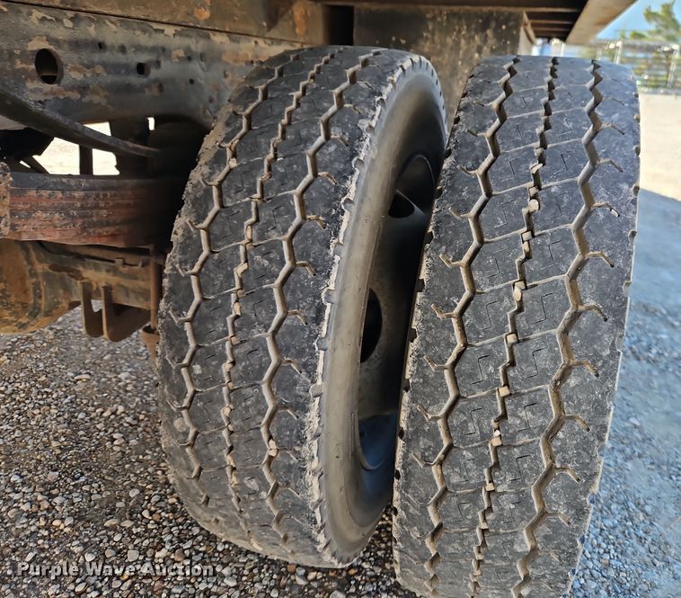 image for item EI8588 2007 Ford F450 Super Duty XL flatbed truck