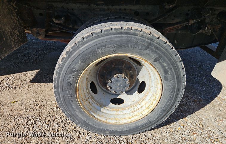 image for item EI8588 2007 Ford F450 Super Duty XL flatbed truck