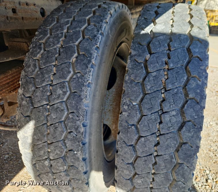 image for item EI8588 2007 Ford F450 Super Duty XL flatbed truck