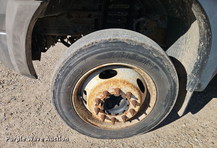 image for item EI8588 2007 Ford F450 Super Duty XL flatbed truck