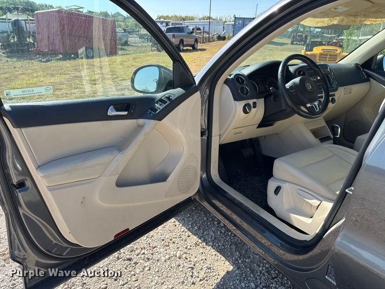 image for item EJ3100 2013 Volkswagen Tiguan SUV