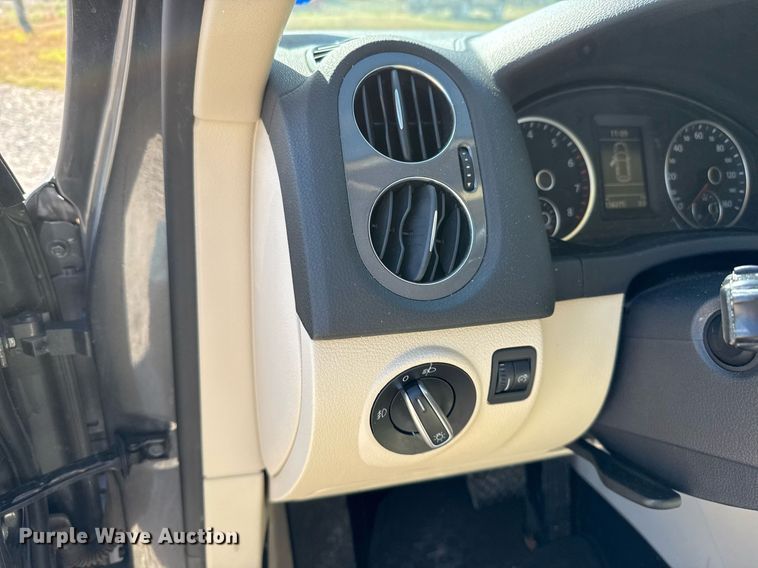 image for item EJ3100 2013 Volkswagen Tiguan SUV
