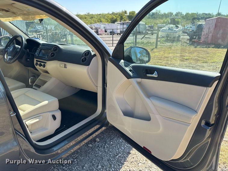 image for item EJ3100 2013 Volkswagen Tiguan SUV