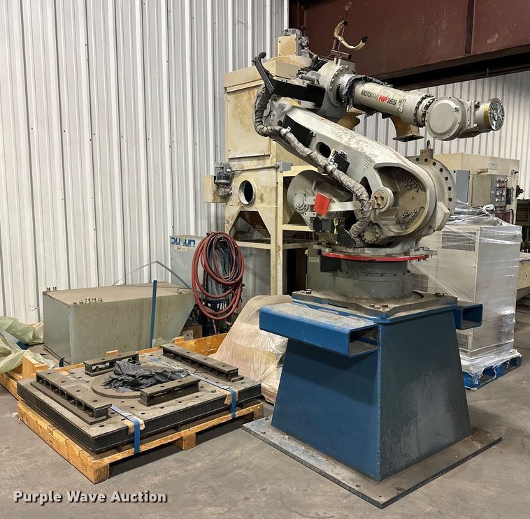 image for item EJ5100 Motoman ES165NT robotic welder