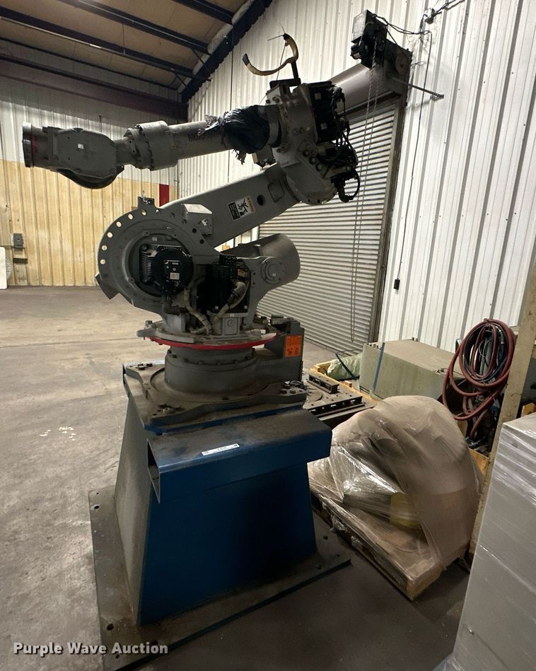 image for item EJ5100 Motoman ES165NT robotic welder